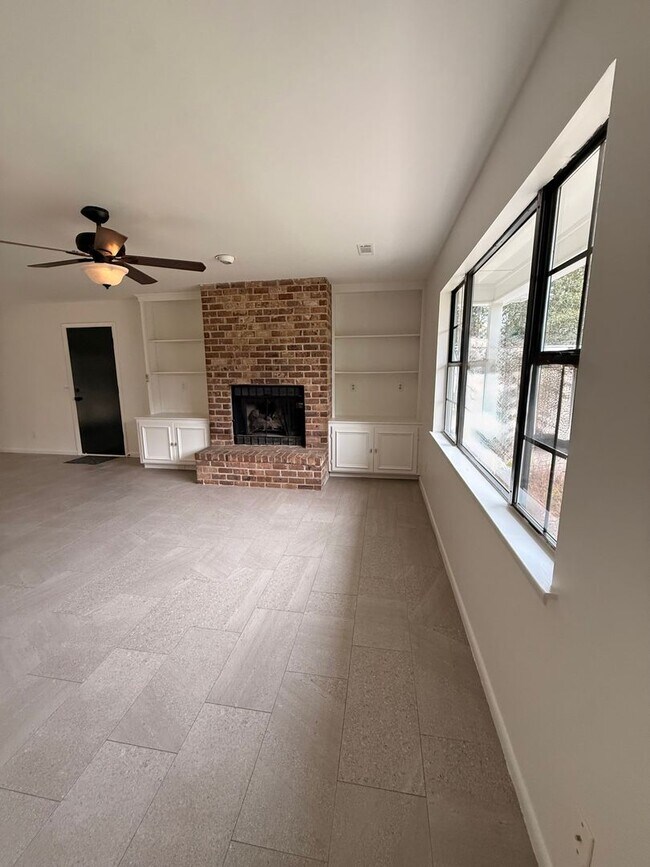 Foto del edificio - Prime Beaufort Location – 3BR/2BA | No HOA | Fenced Yard