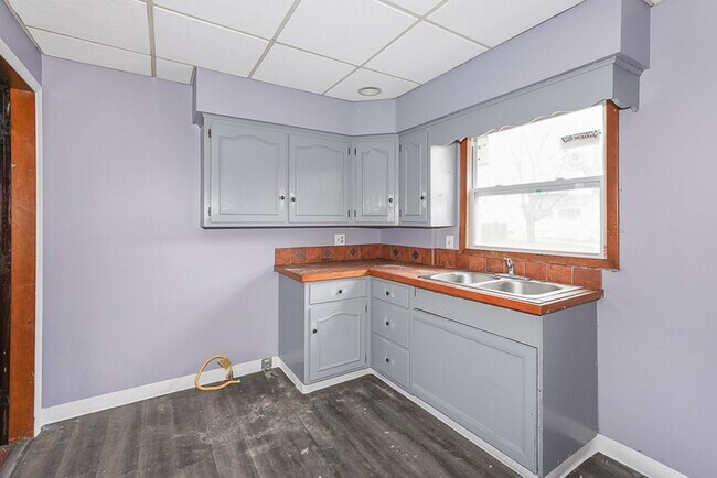 Building Photo - 3 Bed/1 Bath Single Family Home!