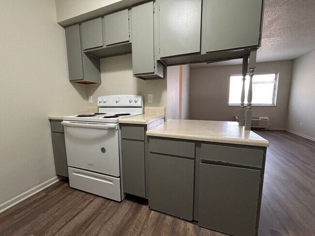 Foto del edificio - Renovated 2 Bedroom, 1 Bath Apartment at t...
