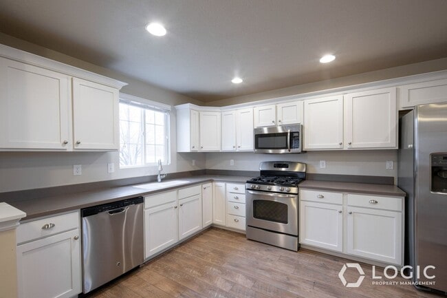 Foto del edificio - 692 W Chase Ln