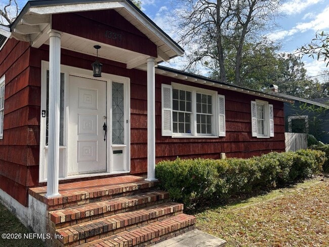 Building Photo - 1337 Menna St