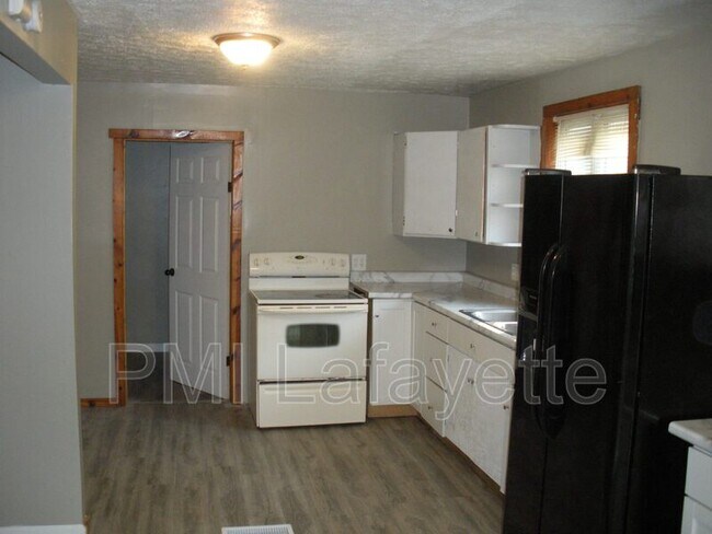Building Photo - 605 N Perry St