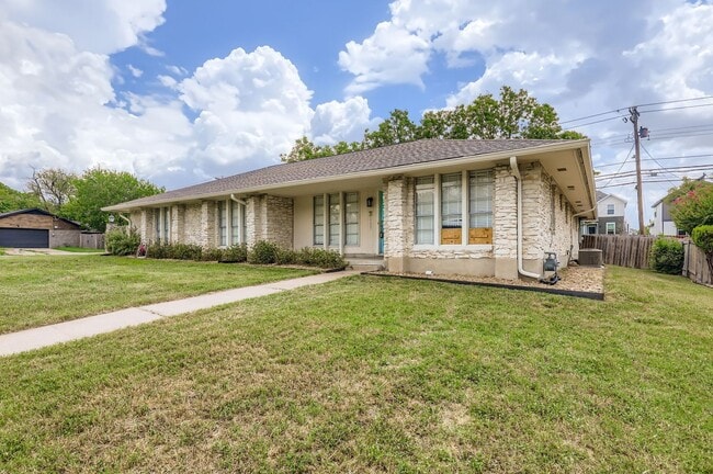 Building Photo - 5313 Basswood Ln