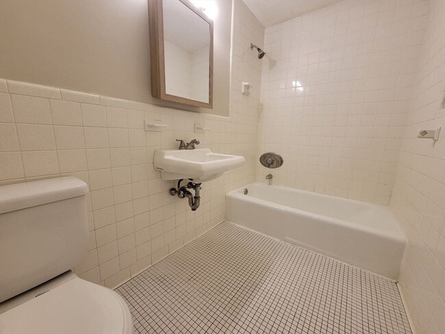 Building Photo - 83 Pleasant St