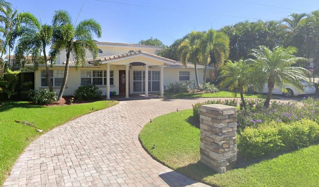 Foto principal - Luxurious East Boca Pool Home! 2 story, 2 ...