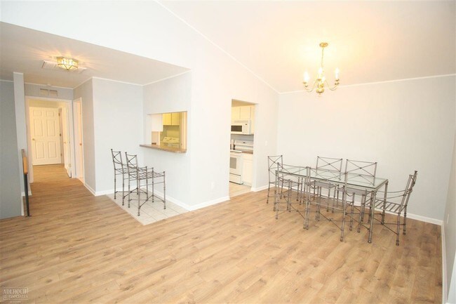 Building Photo - 15504 Claremont Dr