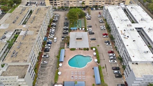 Building Photo - 330 SE 2nd St