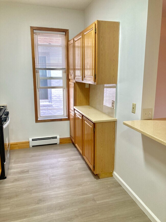 Foto del edificio - 2543 E 24th St