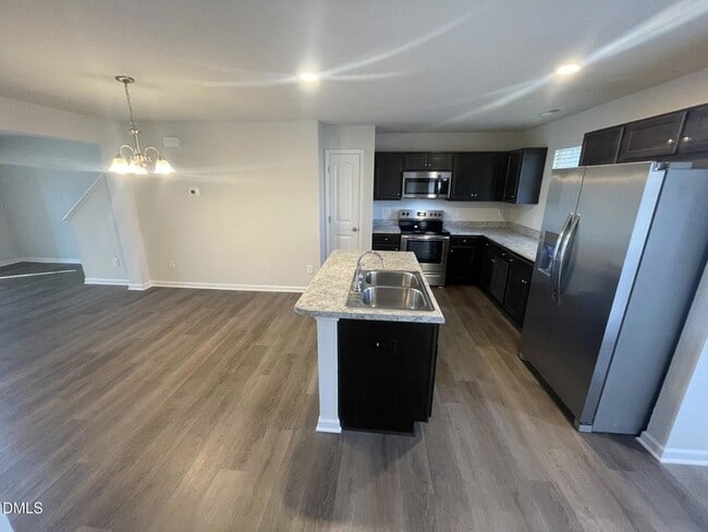 Building Photo - 1097 Peony Ln