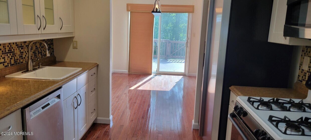 Foto principal - 61 Essex Dr