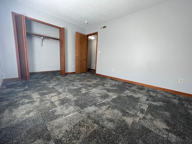 Foto del edificio - 350 Stone Creek Dr
