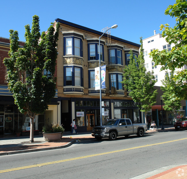 Building Photo - 337-341 Georgia St