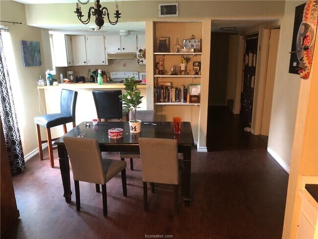 Building Photo - 1404 Lemon Tree Ln