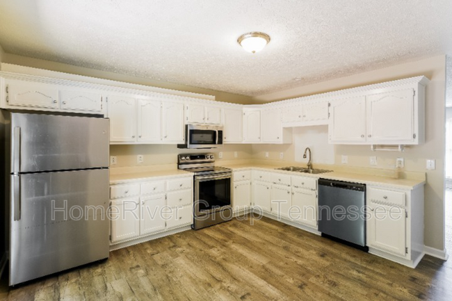 Building Photo - 227 Sleepy Hollow Dr
