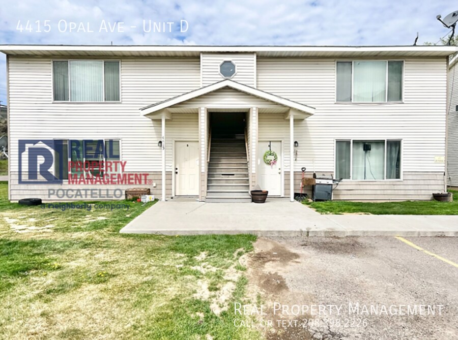 Primary Photo - 3 Bedroom 2 bath apartment - Small dogs ne...