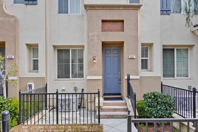 Building Photo - Sought-after Multi-level Home Near Great Mall!