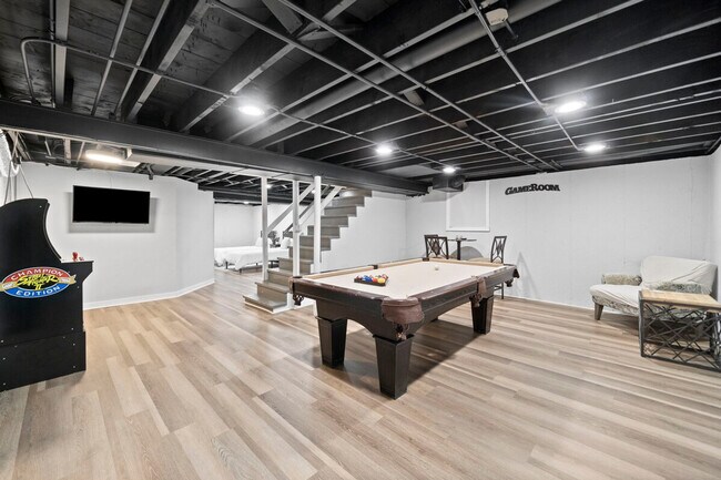 Building Photo - 334 W Central Ave