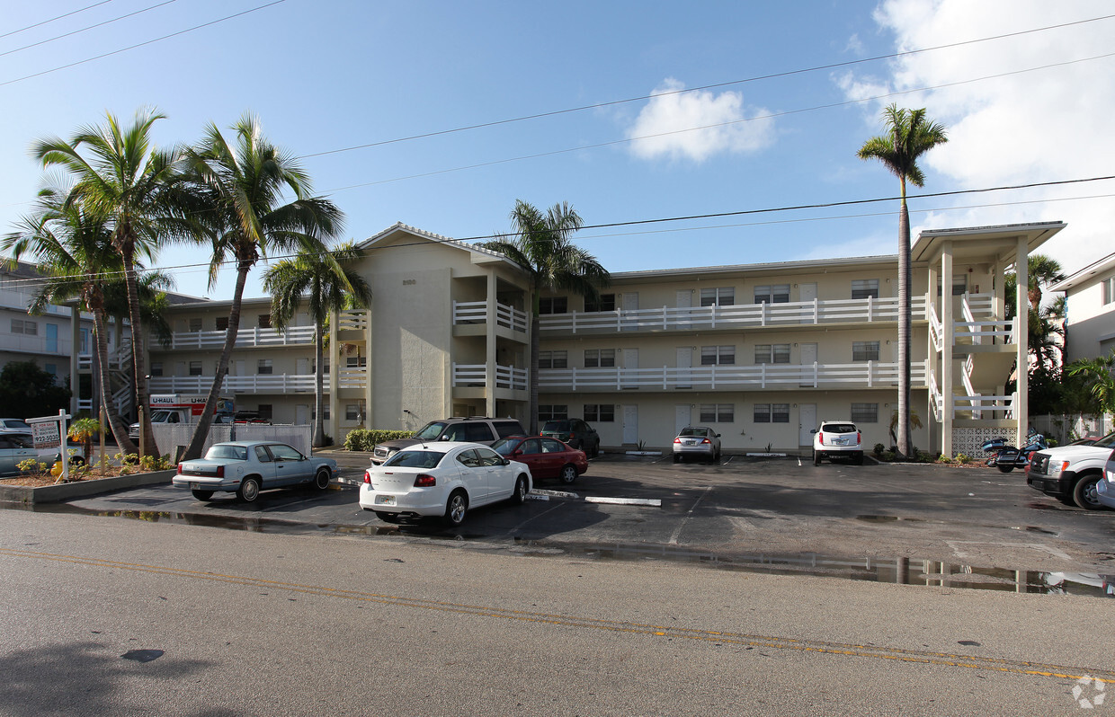 Building Photo - Lakeview Condominiums