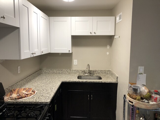 kitchen room - 848 Myrtle St NE