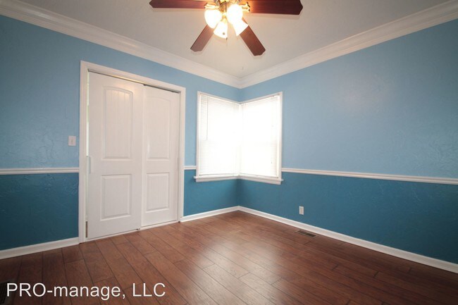Building Photo - 3 br, 2 bath House - 682 E. 13th St.