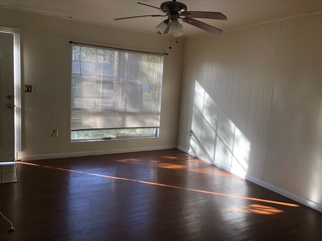 Building Photo - 3 Br / 1 Ba house Sherwood Forest at I-12