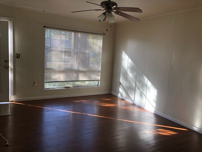 Foto del edificio - 3 Br / 1 Ba house Sherwood Forest at I-12