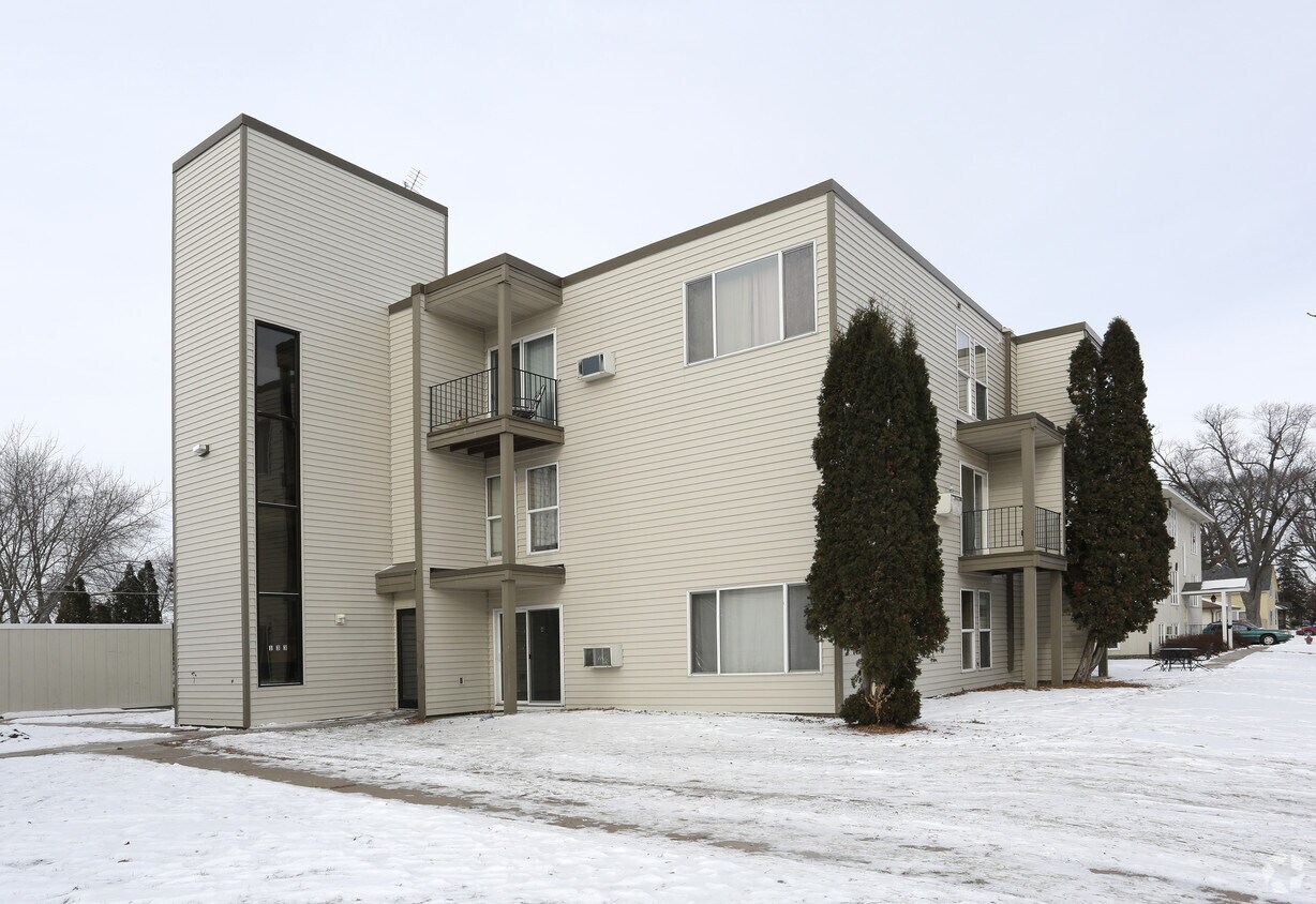 Building Photo - Inn Towne Court Apartments