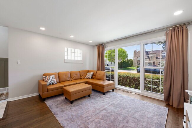 Building Photo - 8311 Kolmar Ave