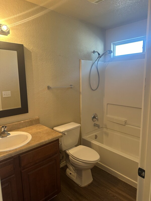 Foto del edificio - 3010 Ivy Ridge Ln