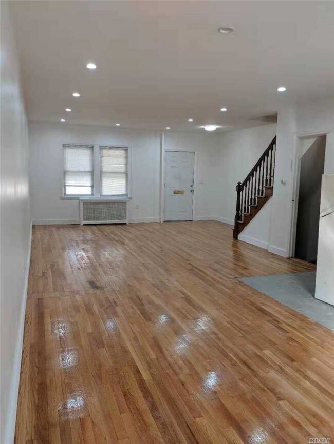 Building Photo - 3 bedroom in Flushing NY 11358