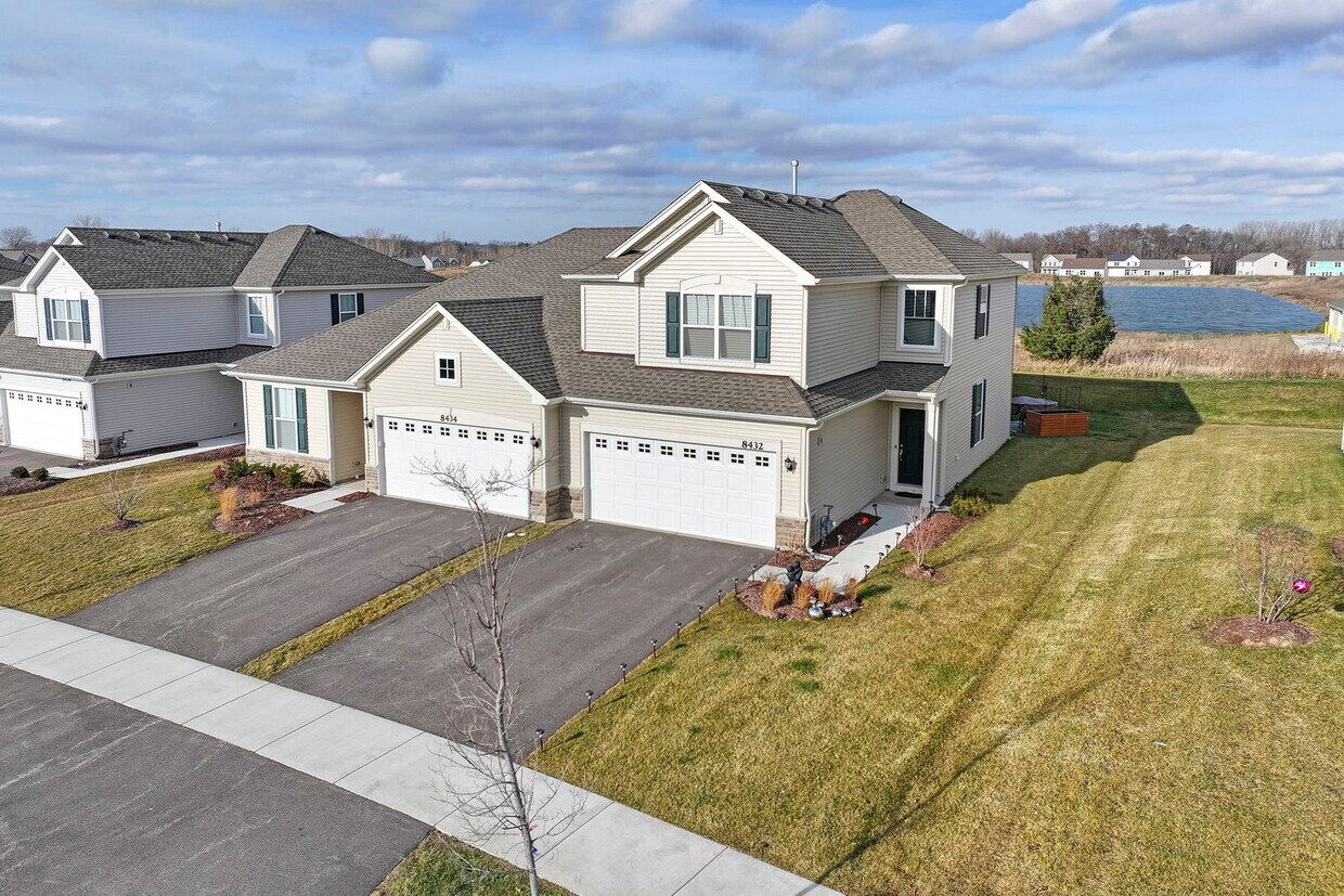 8432 Redbud Ct, Wonder Lake, IL 60097 Townhome Rentals in Wonder Lake