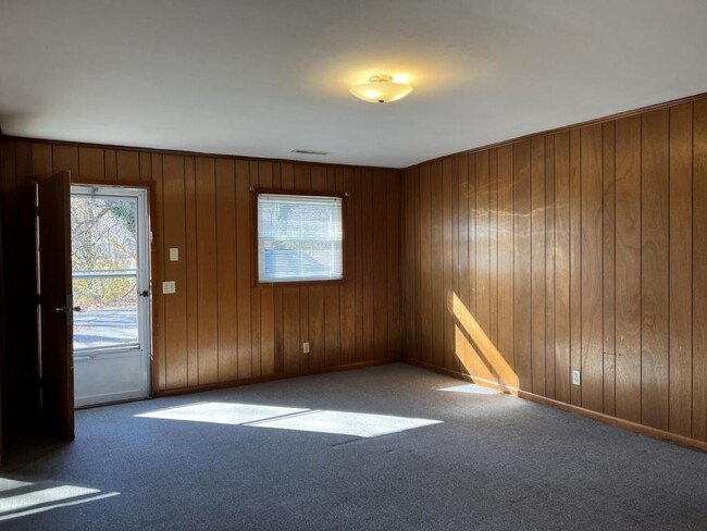 Building Photo - 45 Woodcott Rd