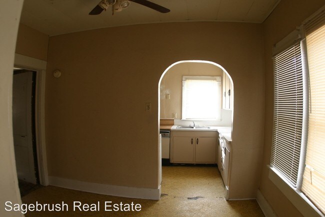 Building Photo - 2 br, 1 bath House - 1020 Wallace St.
