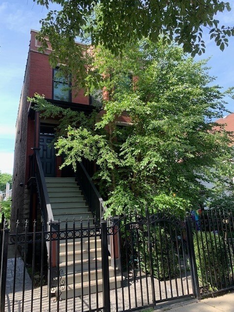 Foto principal - 1718 W Carmen Ave