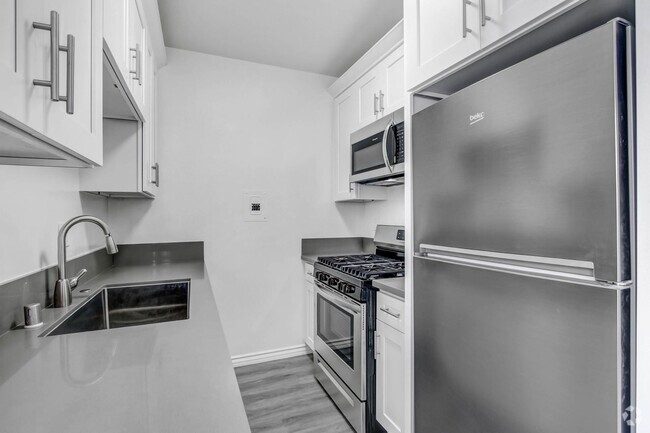 Building Photo - 1010 Pico Blvd