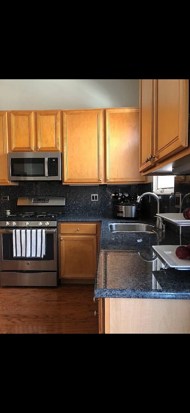 Foto del edificio - 842 W 15th Pl