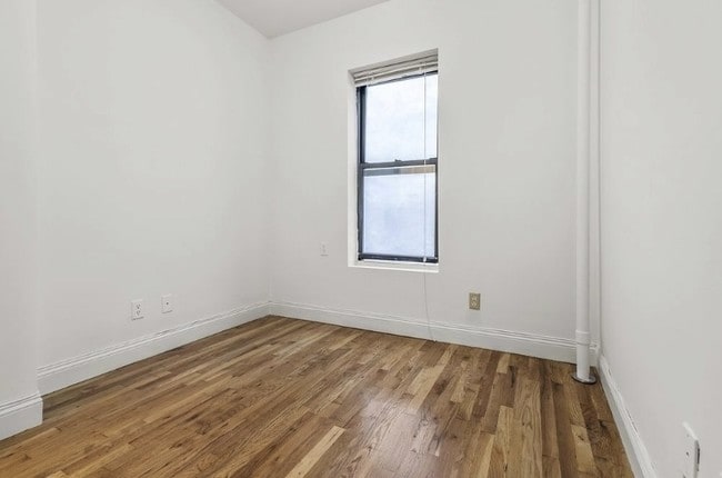Building Photo - 203 Spring St