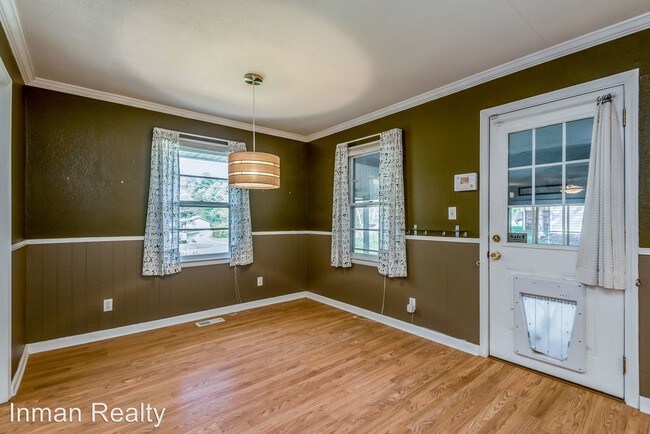 Building Photo - 2 br, 1 bath House - 2402 Ridgecrest Dr