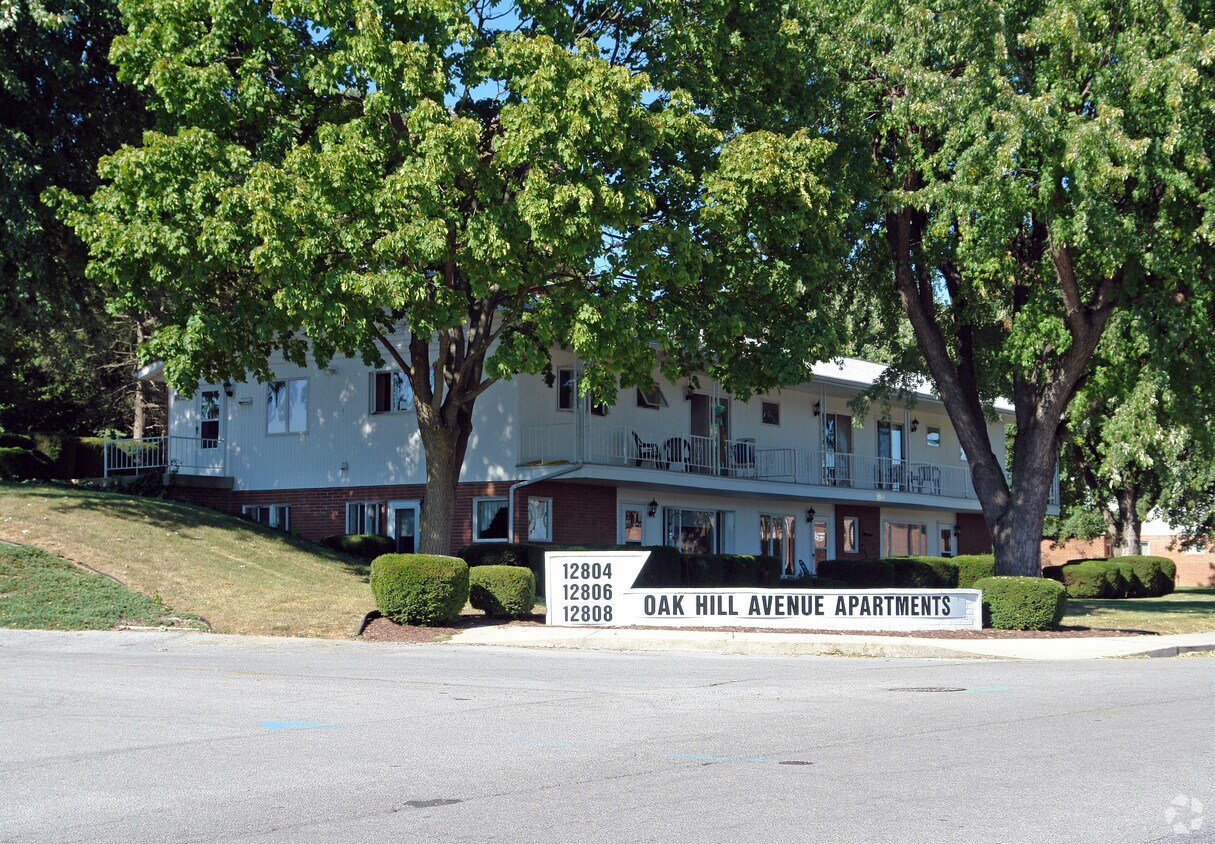 Foto del edificio - 12804-12808 Oak Hill Ave