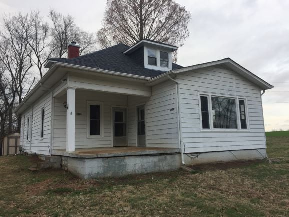 Front of house with porch - 4450 Homer Worsham Rd