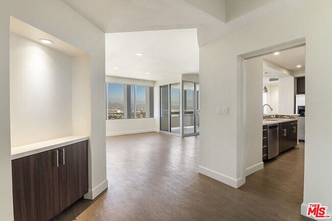 Foto del edificio - 735 Hauser Blvd