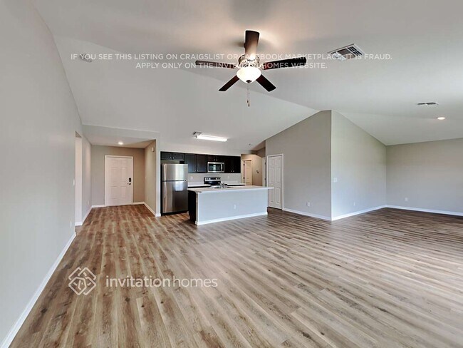 Foto del edificio - 742 NE 7th Pl
