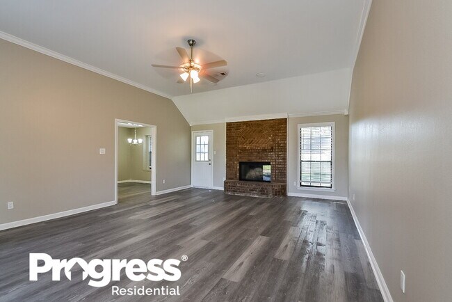 Foto del edificio - 3320 Summerdale Dr