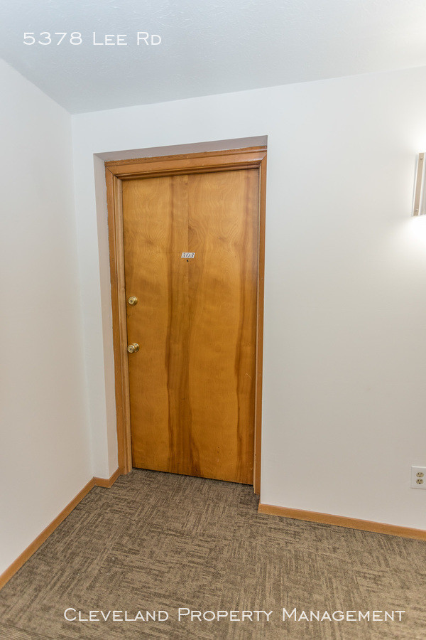 Building Photo - 1 Bedroom Maple Heights Condo