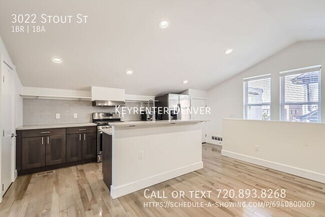 Foto del edificio - 1 Bedroom Home, TWO CAR PRIVATE GARAGE in ...
