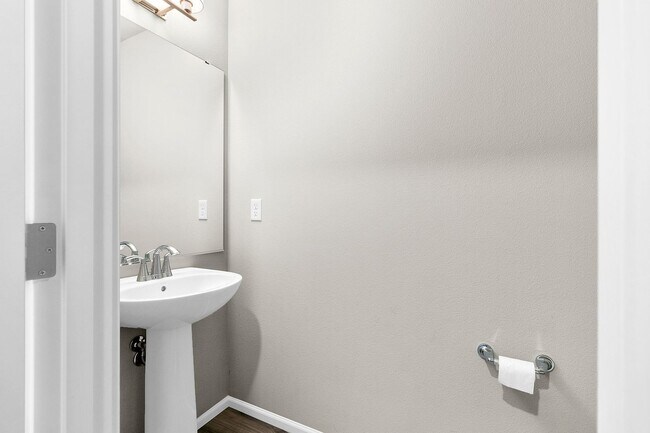 Building Photo - Modern 3-Bed Home in Lacey - $25K+ in Upgr...