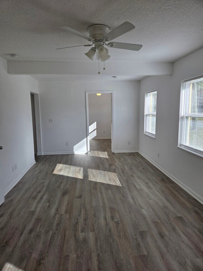 Sala de estar - 803 E Hart St