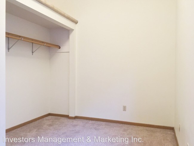 Foto del edificio - 107 Main St S