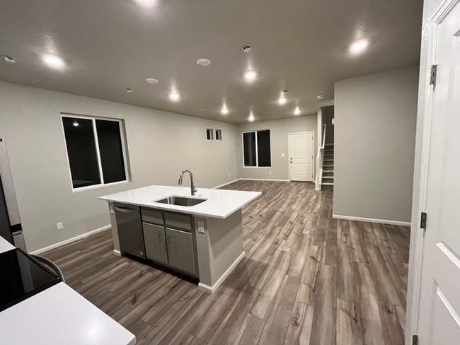 Building Photo - 9246 Henson Pl