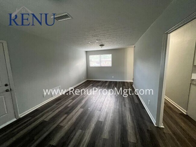 Foto del edificio - Now Available!